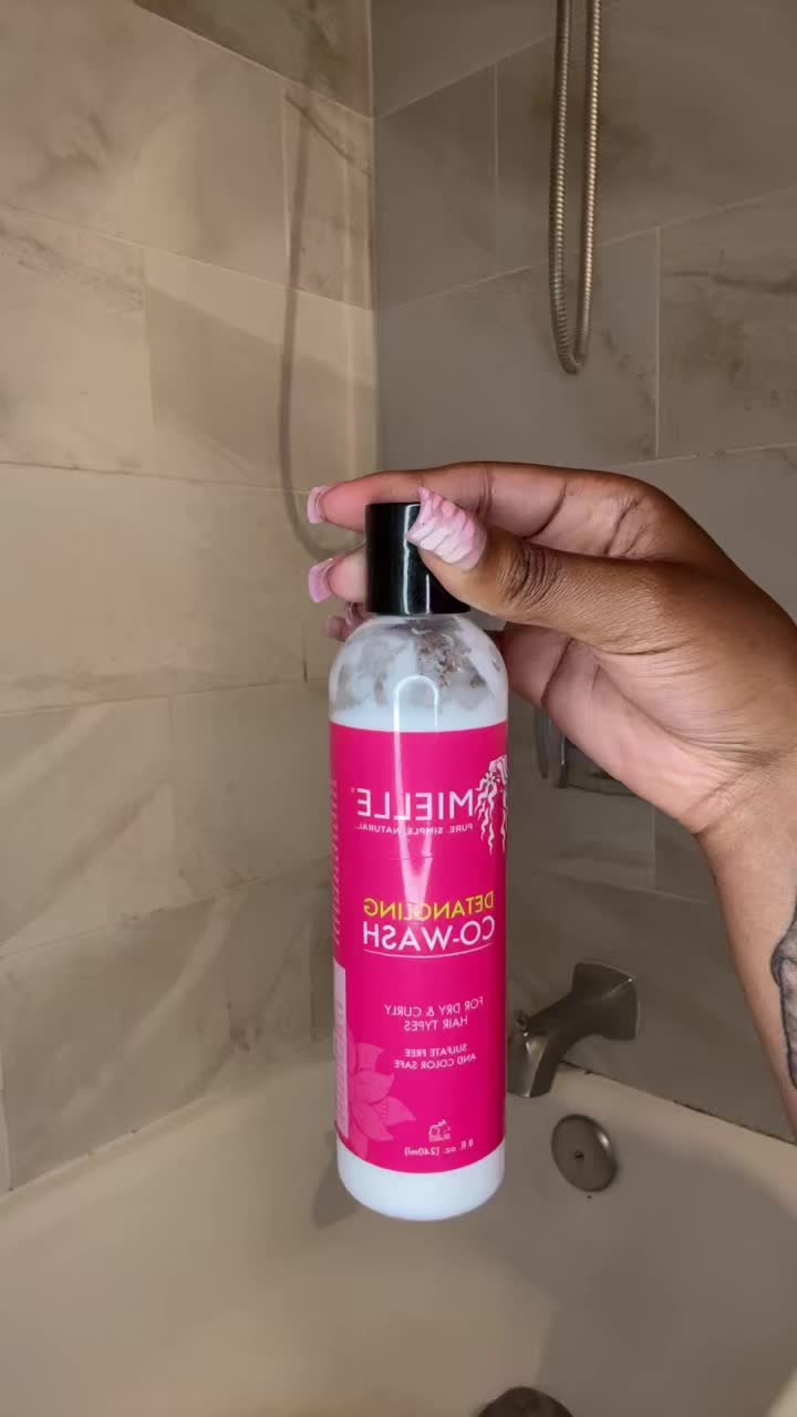 @Curlswithnia