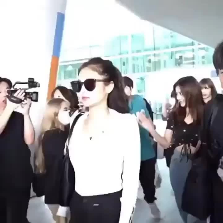 @jisoo hayatır gerisi yalandır