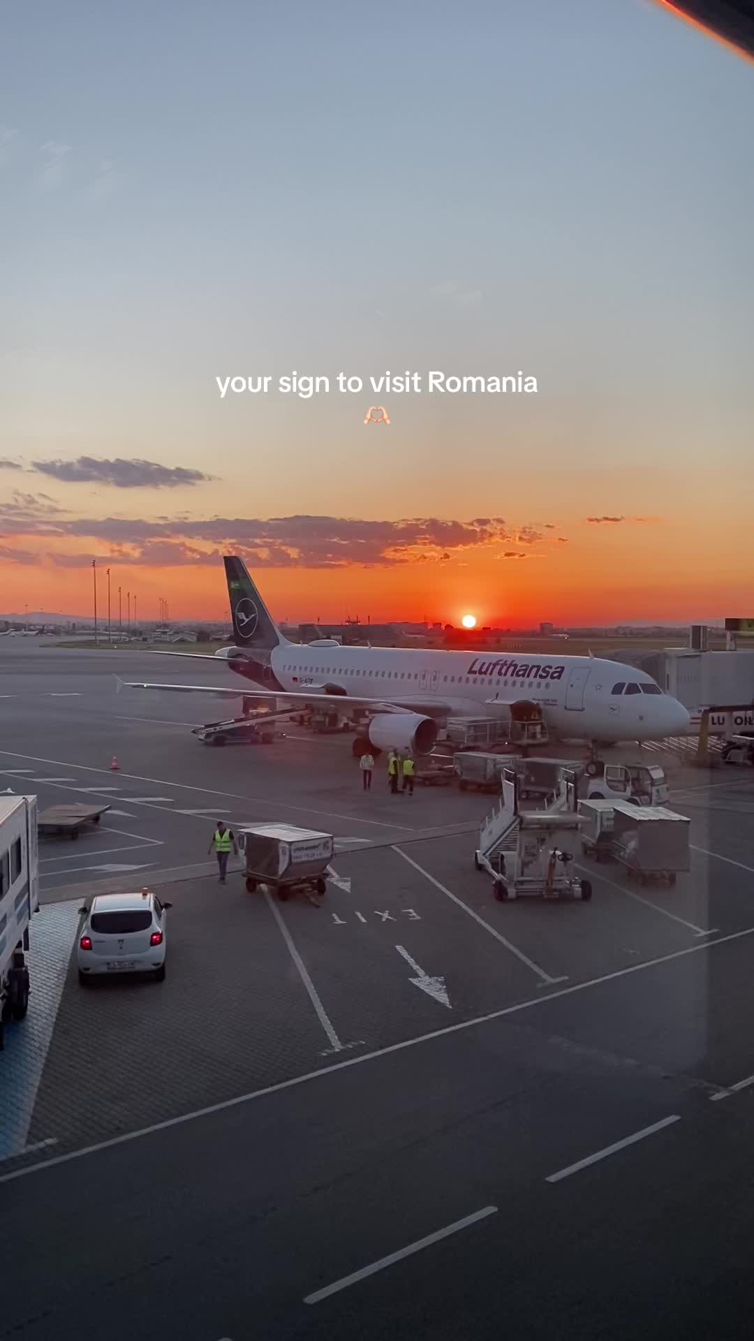 @Laura | Travel Tips & Guides