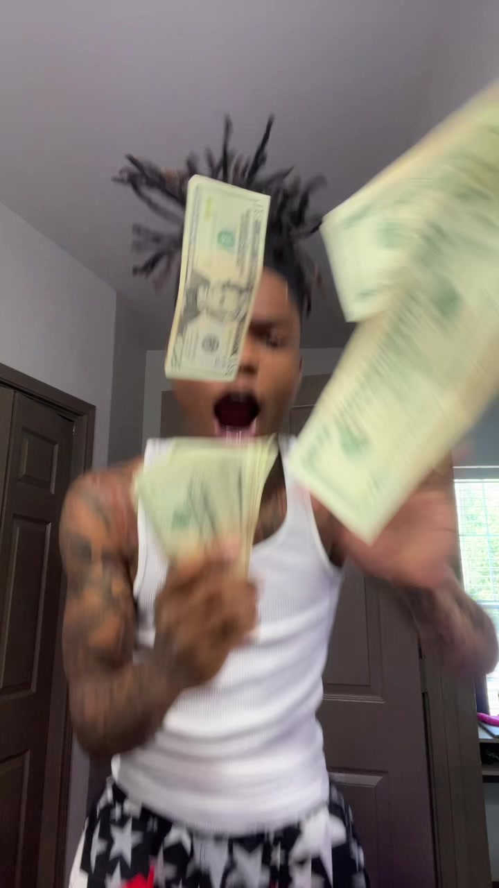 @🦹🏽