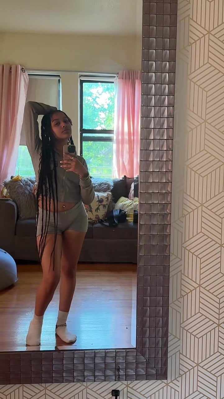 @Yazmariee 😗