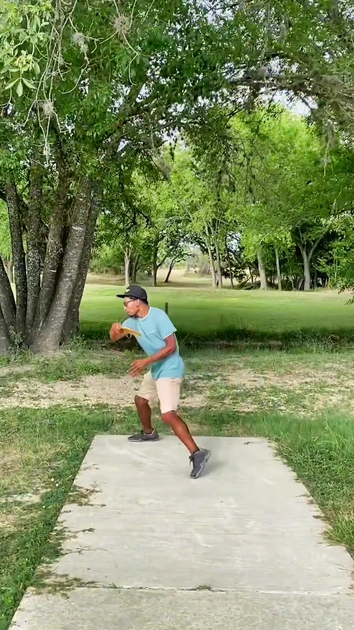 @MACIAS_DISCGOLF