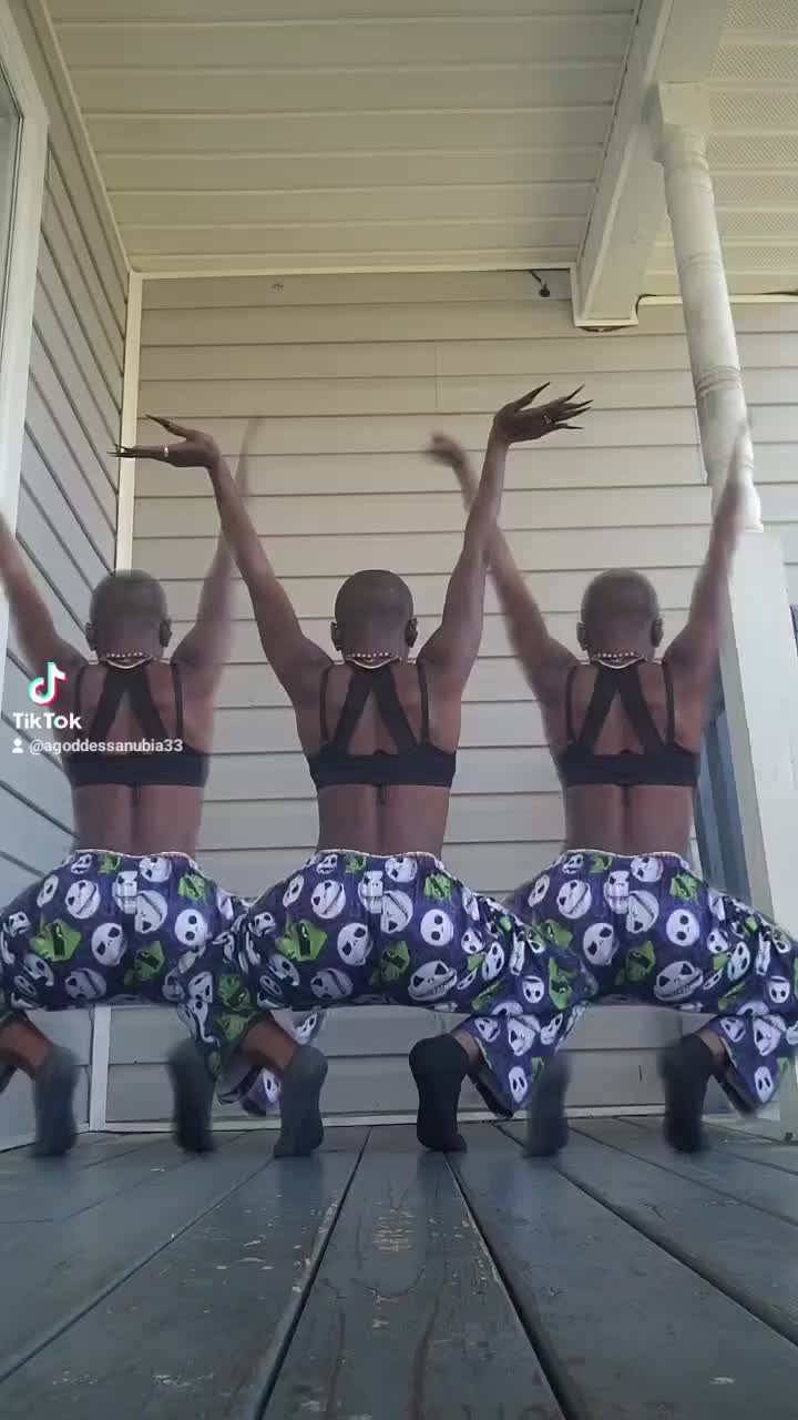@AlienGoddess👽