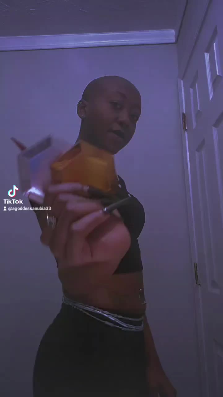 @AlienGoddess👽