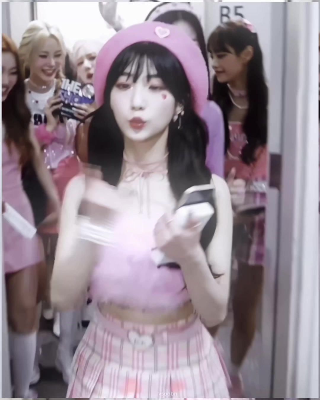@v ⭑