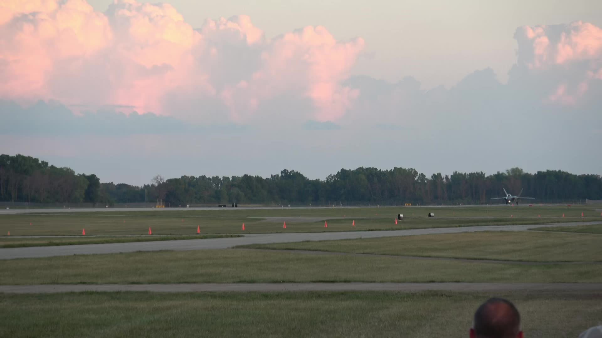 @🛩️