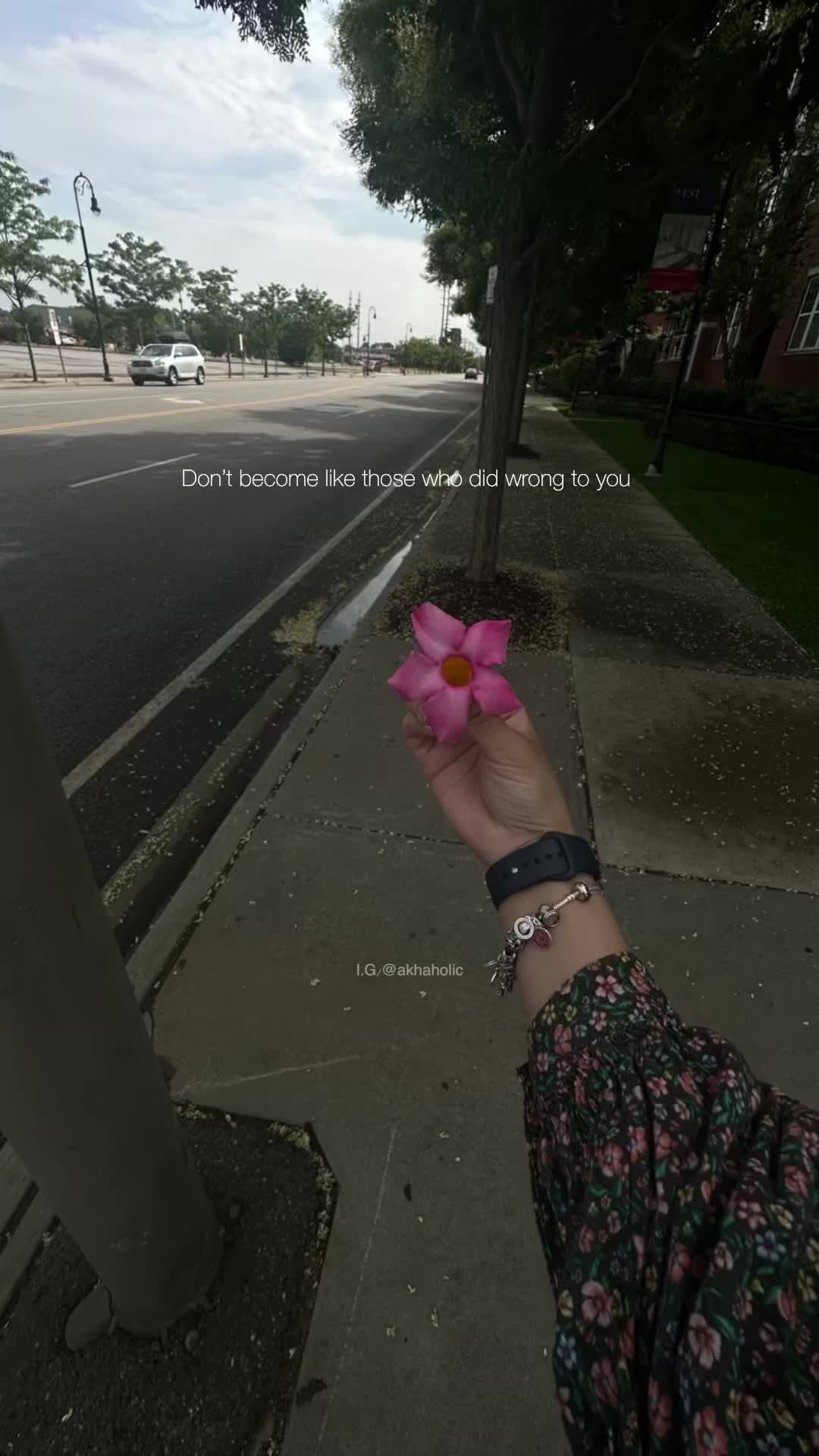 @Twolensstory_