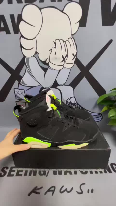 @Infinite Sneakers Imp.