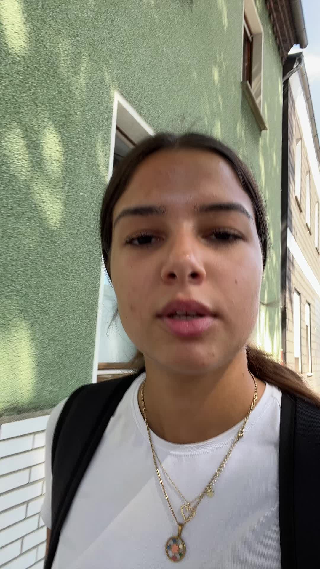 @🤷🏽&zwj;♀️🙋🏽&zwj;♀️🙅🏽&zwj;♀️