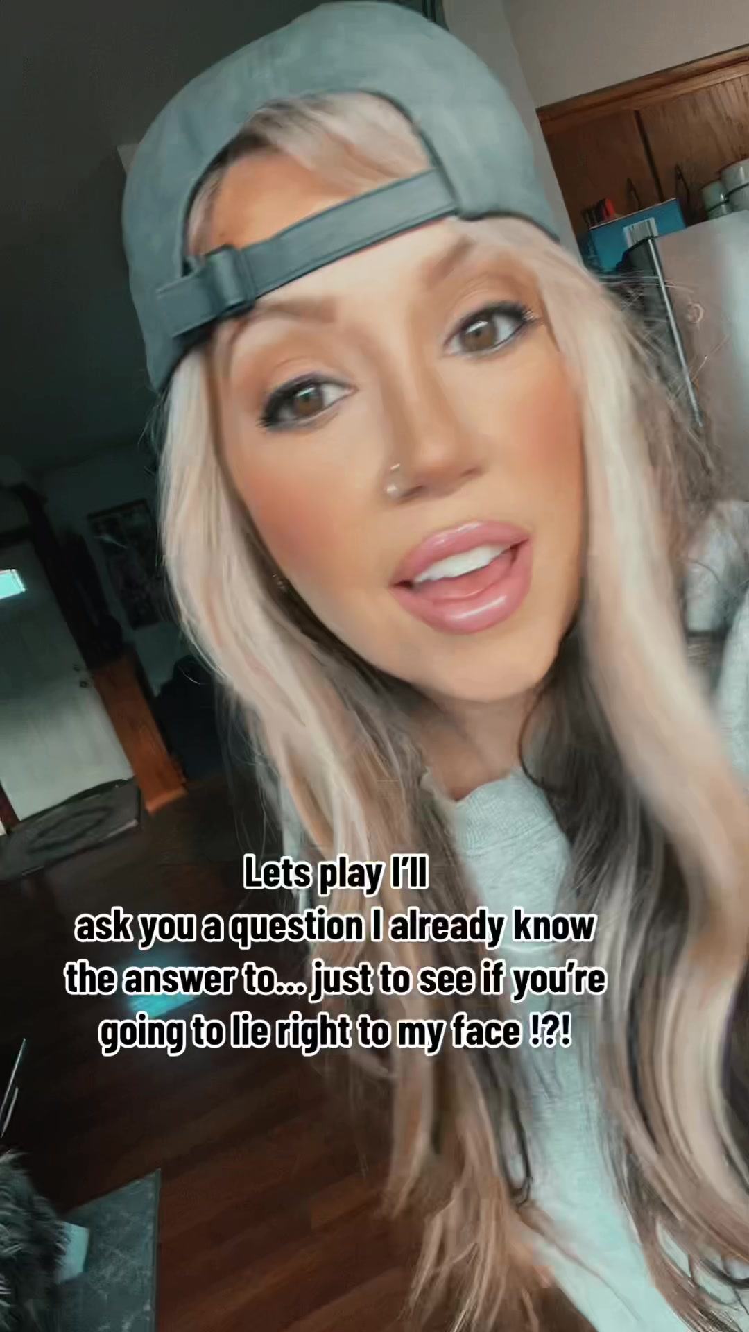 @lindsaalou
