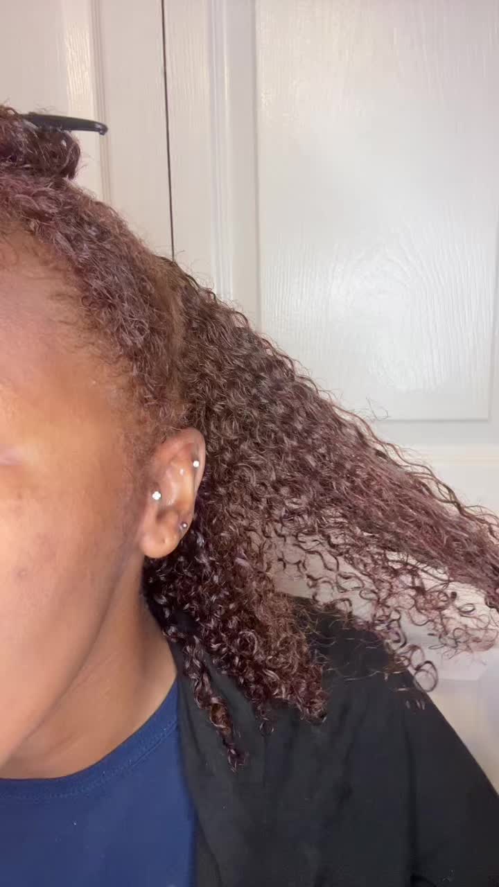 @Curlswithnia