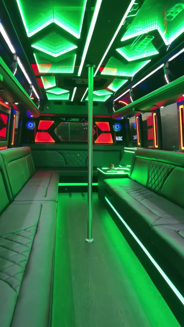 @HOUSTONLUXPARTYBUS