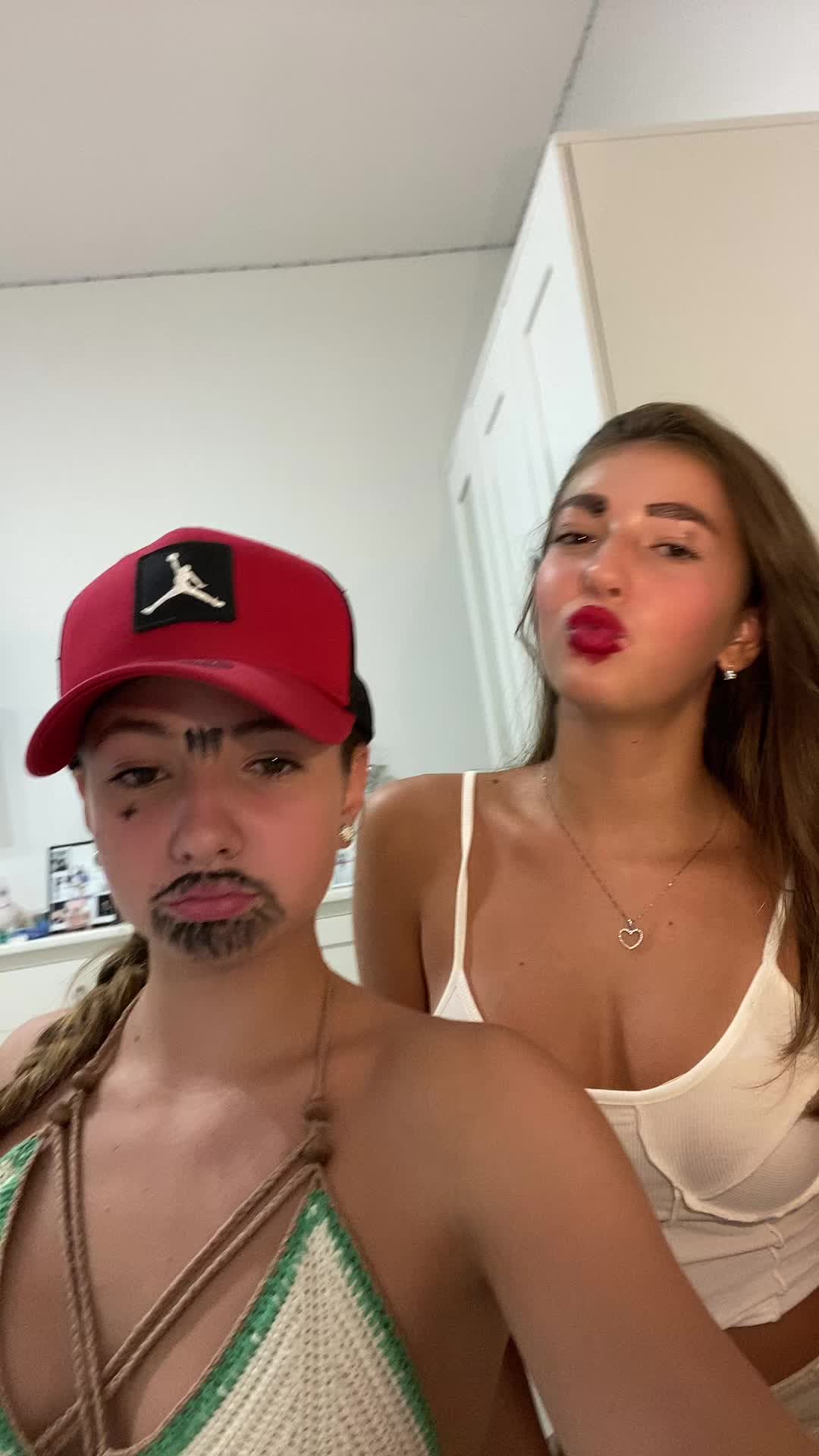 @e.g💕