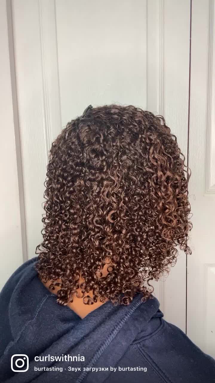 @Curlswithnia