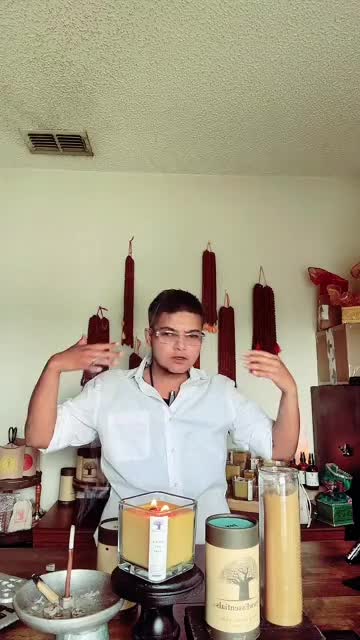 @Fewwessentials