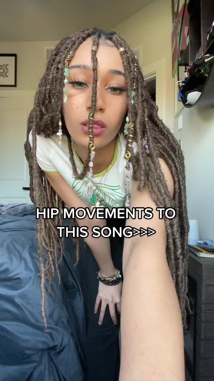 @🧛🏼&zwj;♀️