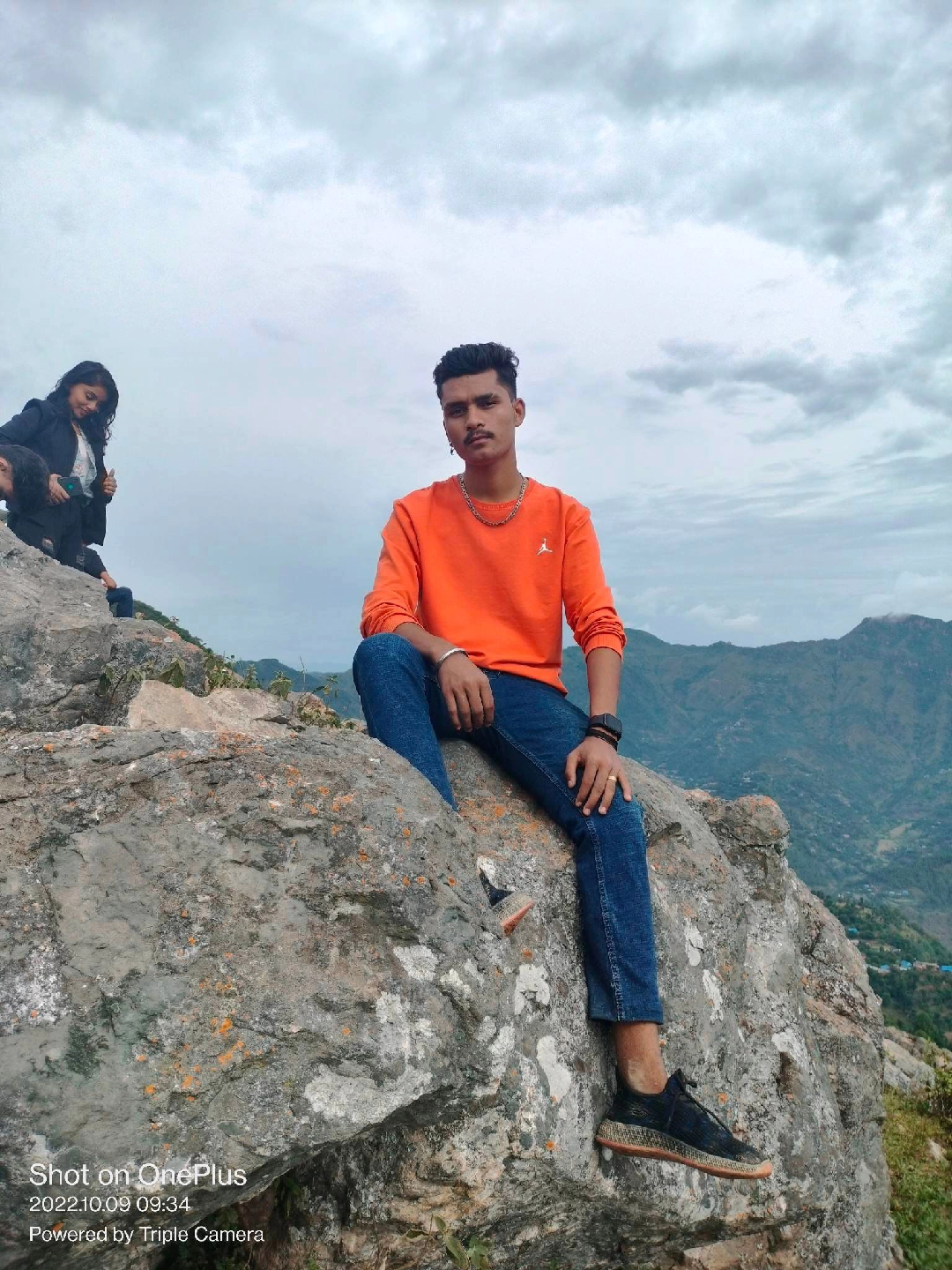 @Alone " boy 🖕