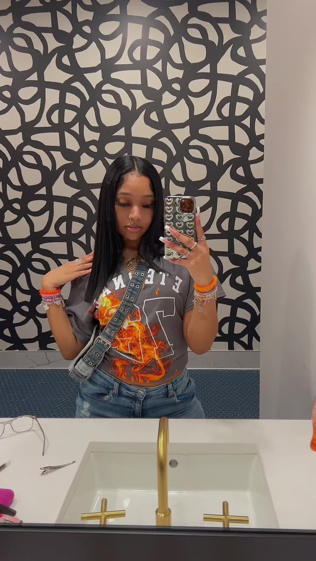 @thefakeleci