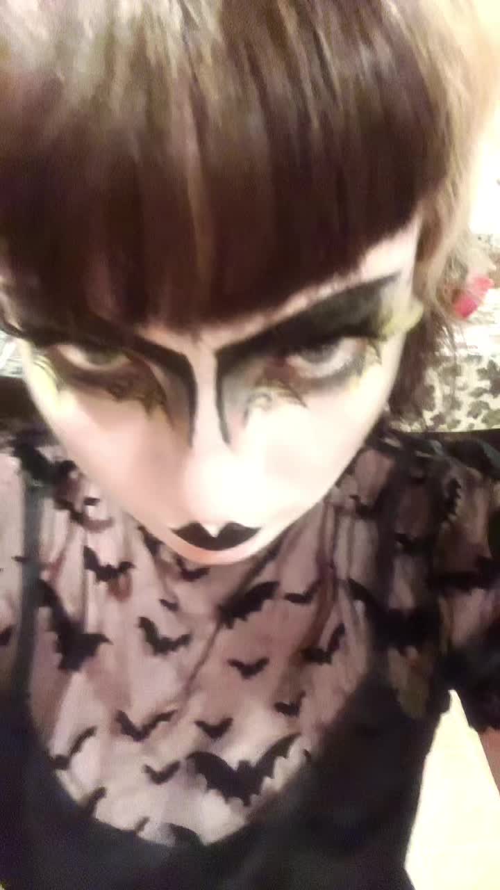 @Toeknee Marie☠️🖤