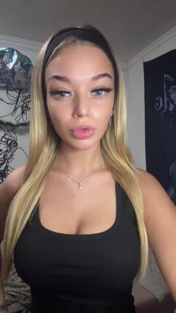 @Hancsi_._