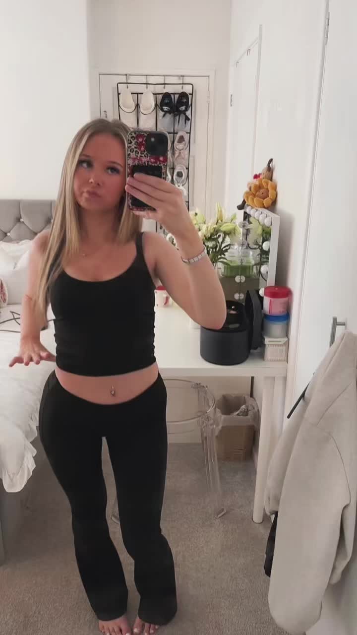 @𝐊🦢☁️🐚🥂