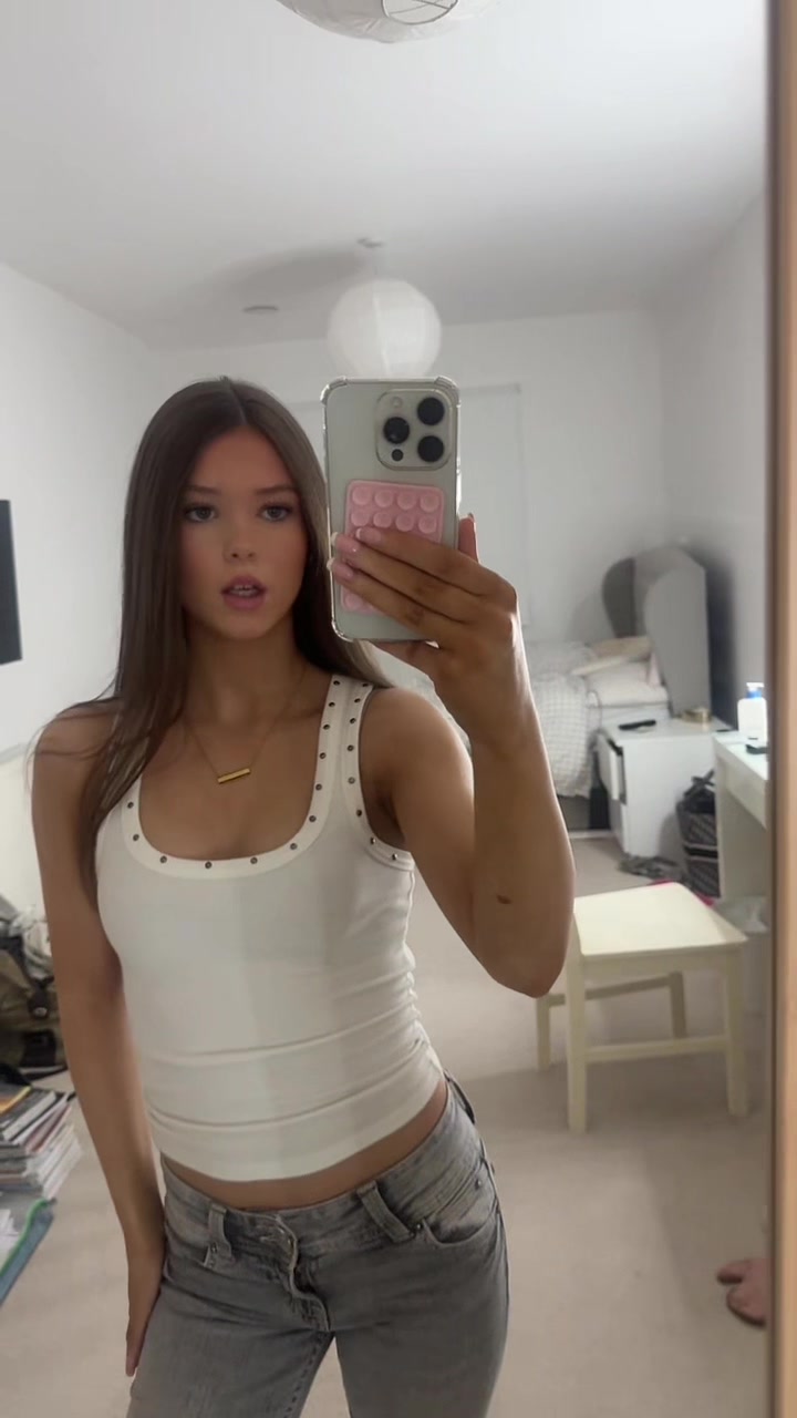 @𝐜𝐡𝐥𝐨𝐞𝐥𝐚𝐯𝐢𝐧🤍