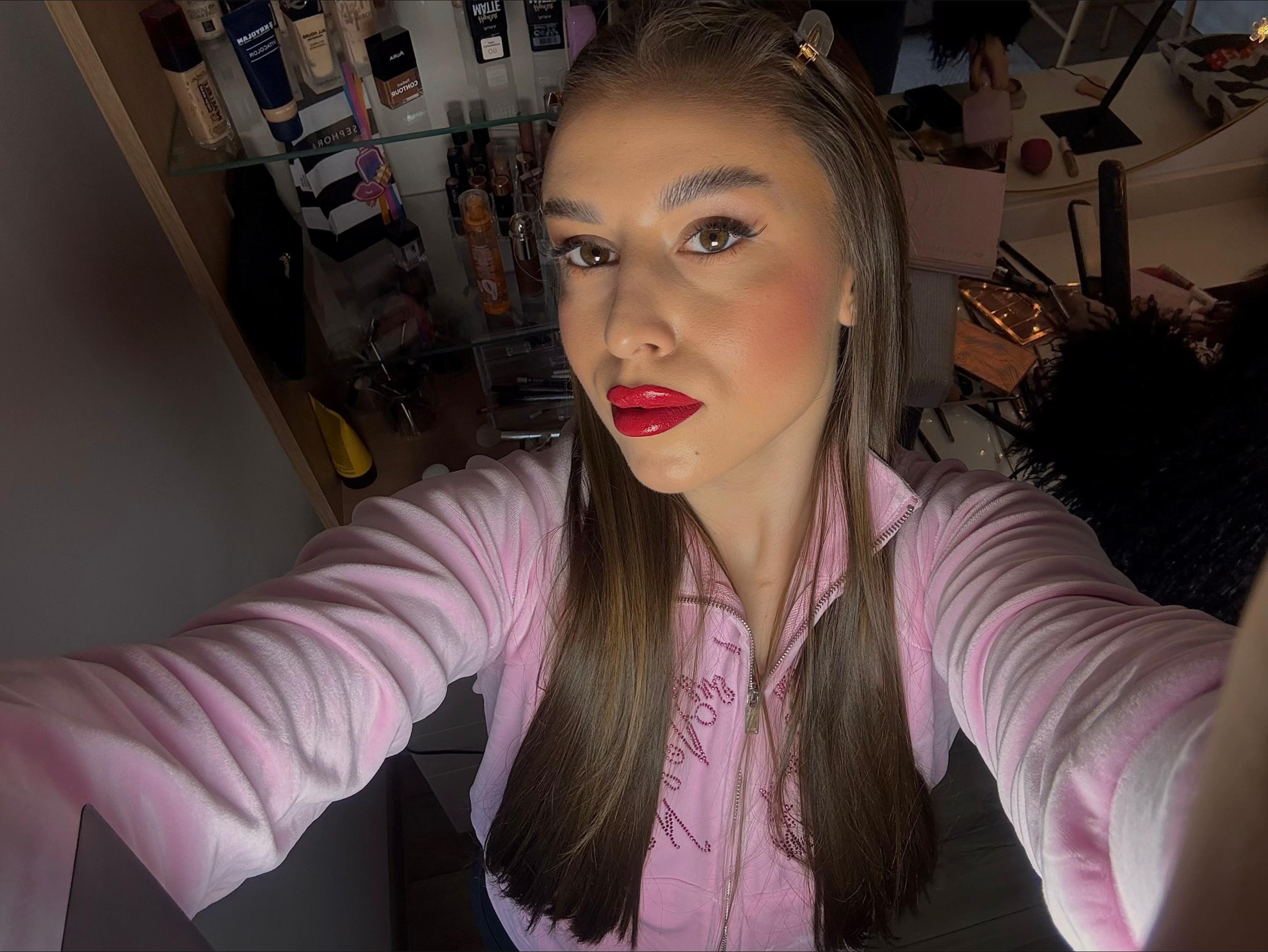 @anastasija ྀི