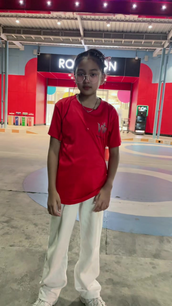 @VeedaBassist