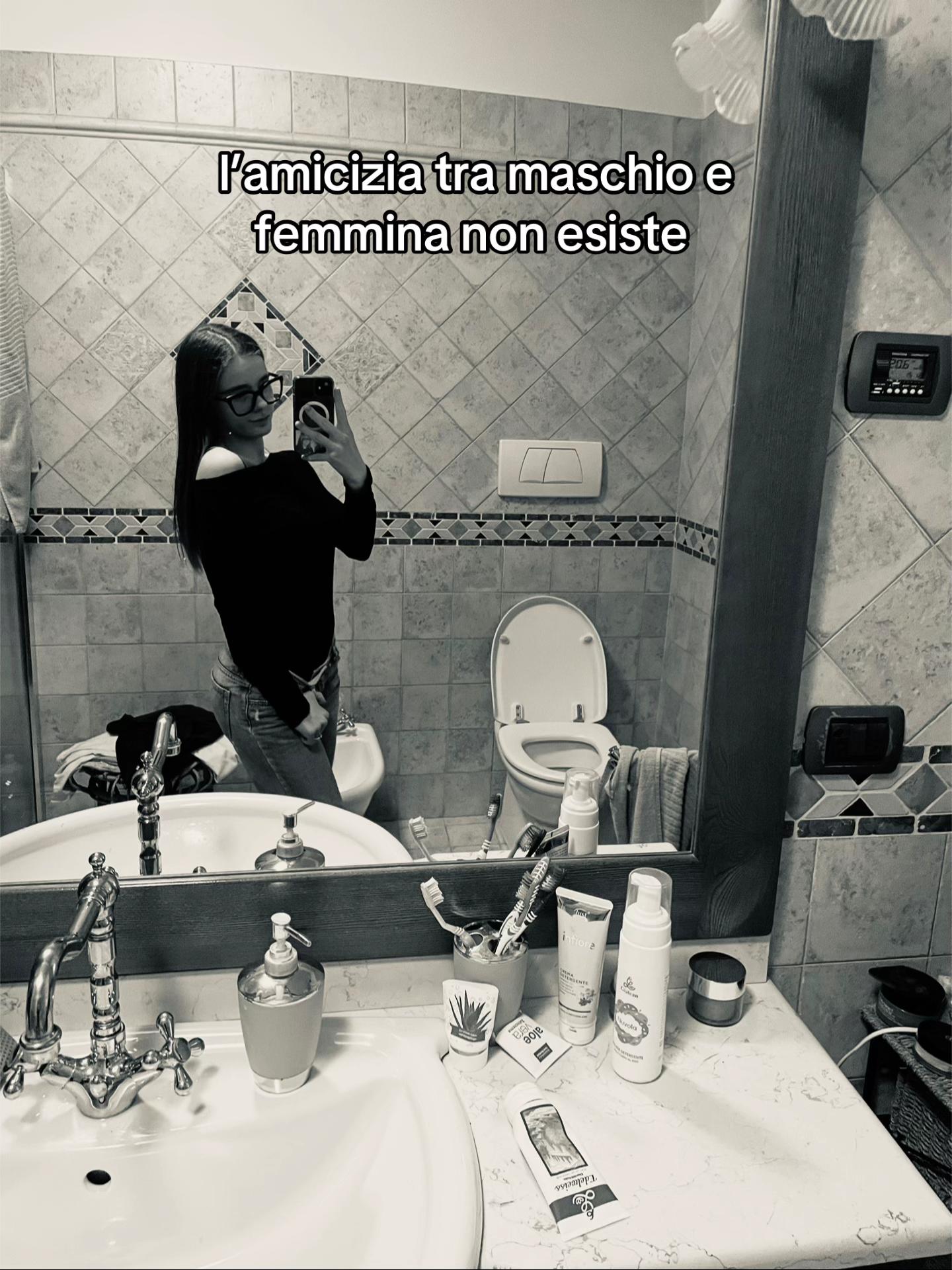@E L E 🧩🦋