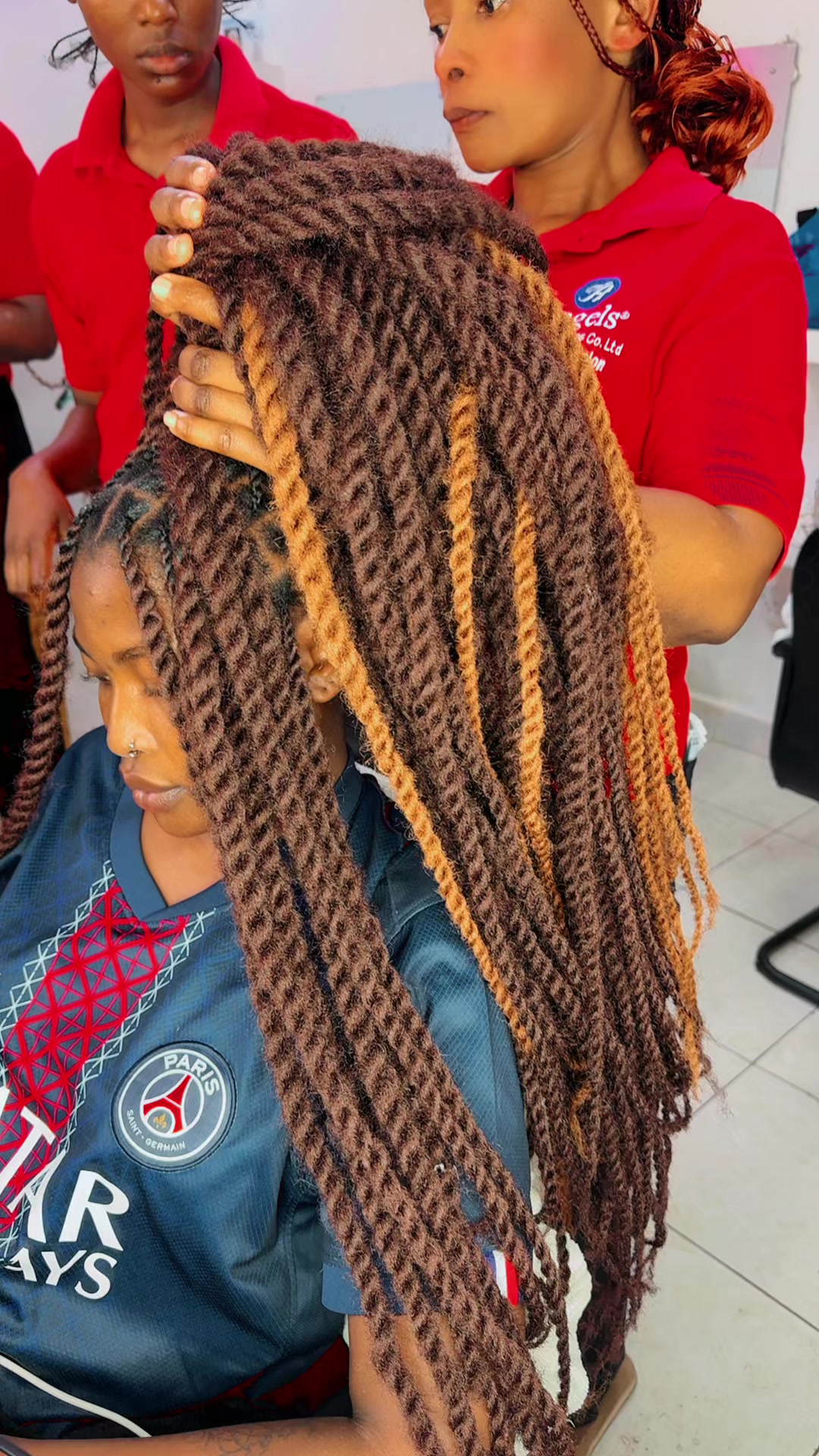 @GEECURLY SALON