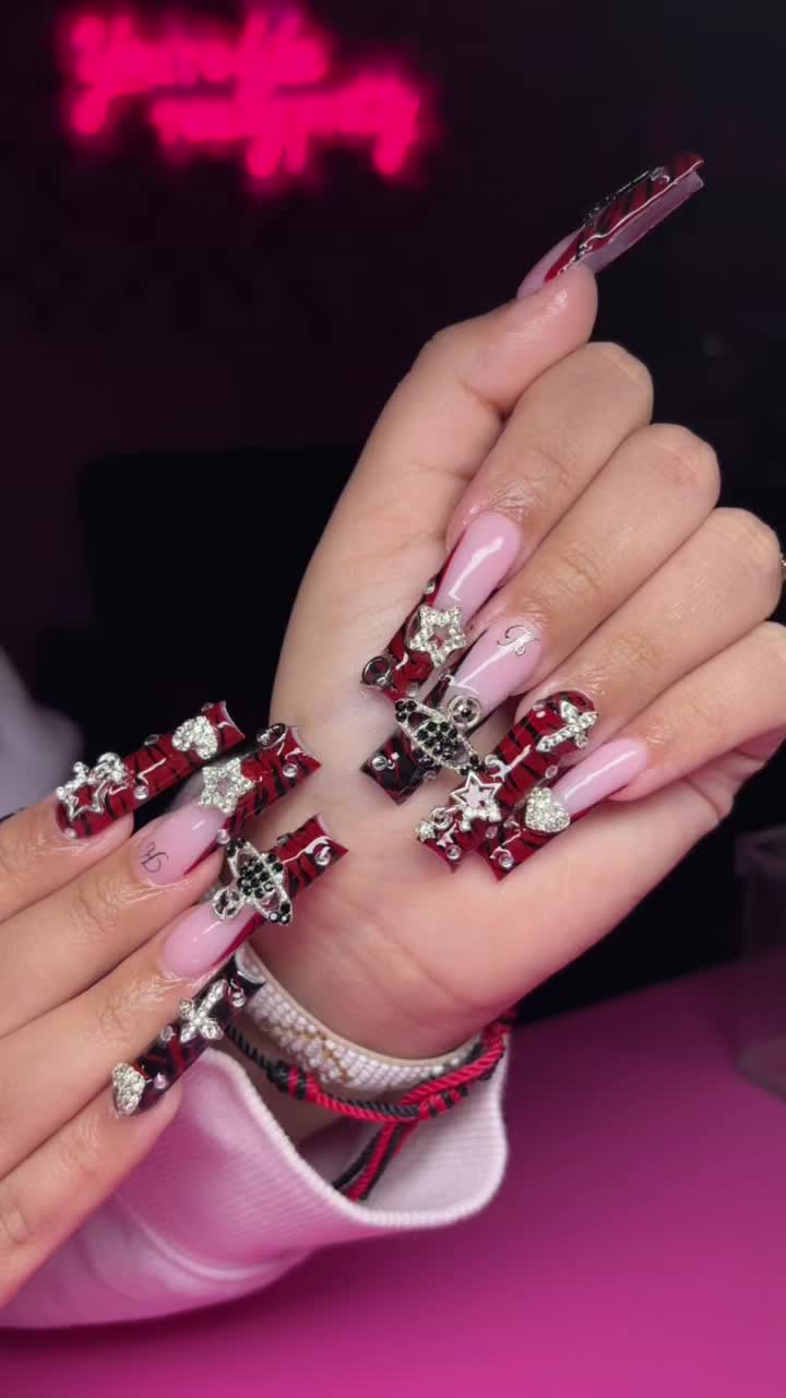 @davely&rsquo;s nails🩷