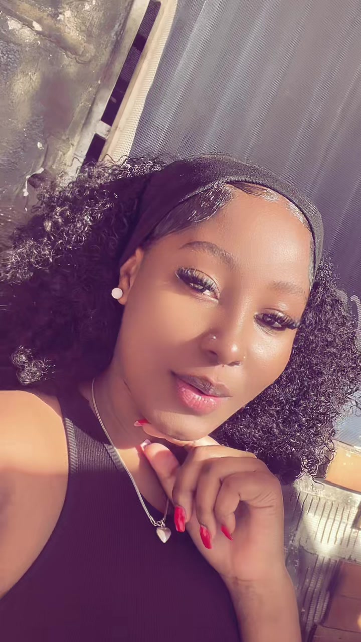 @Elly🦋🌸