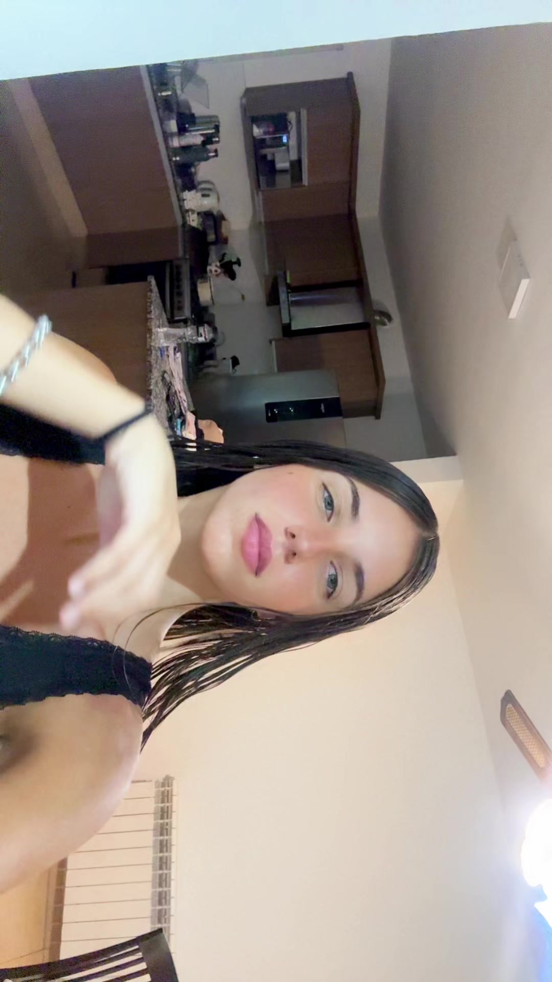 @✌️