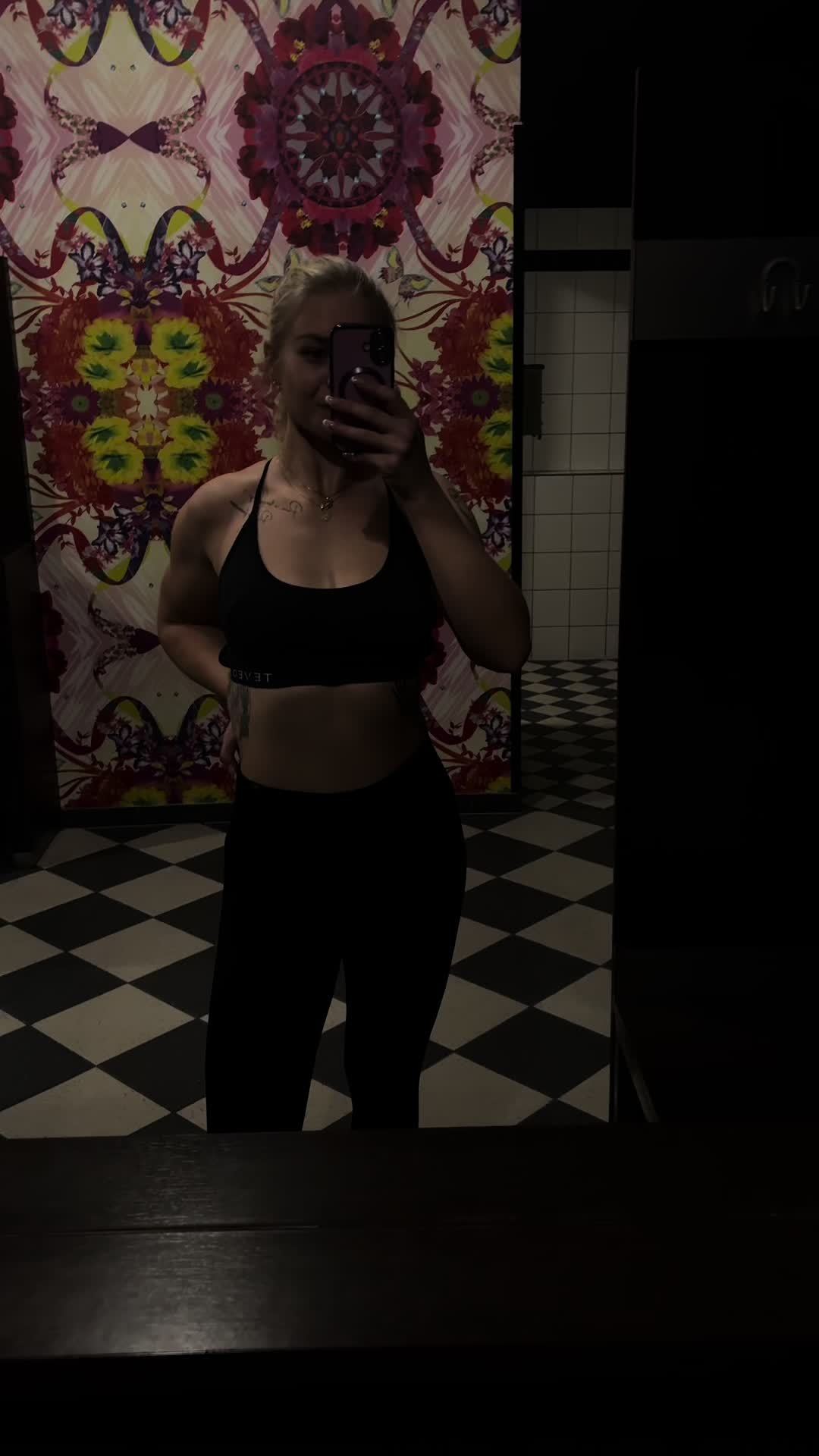 @DiesdasAnanas