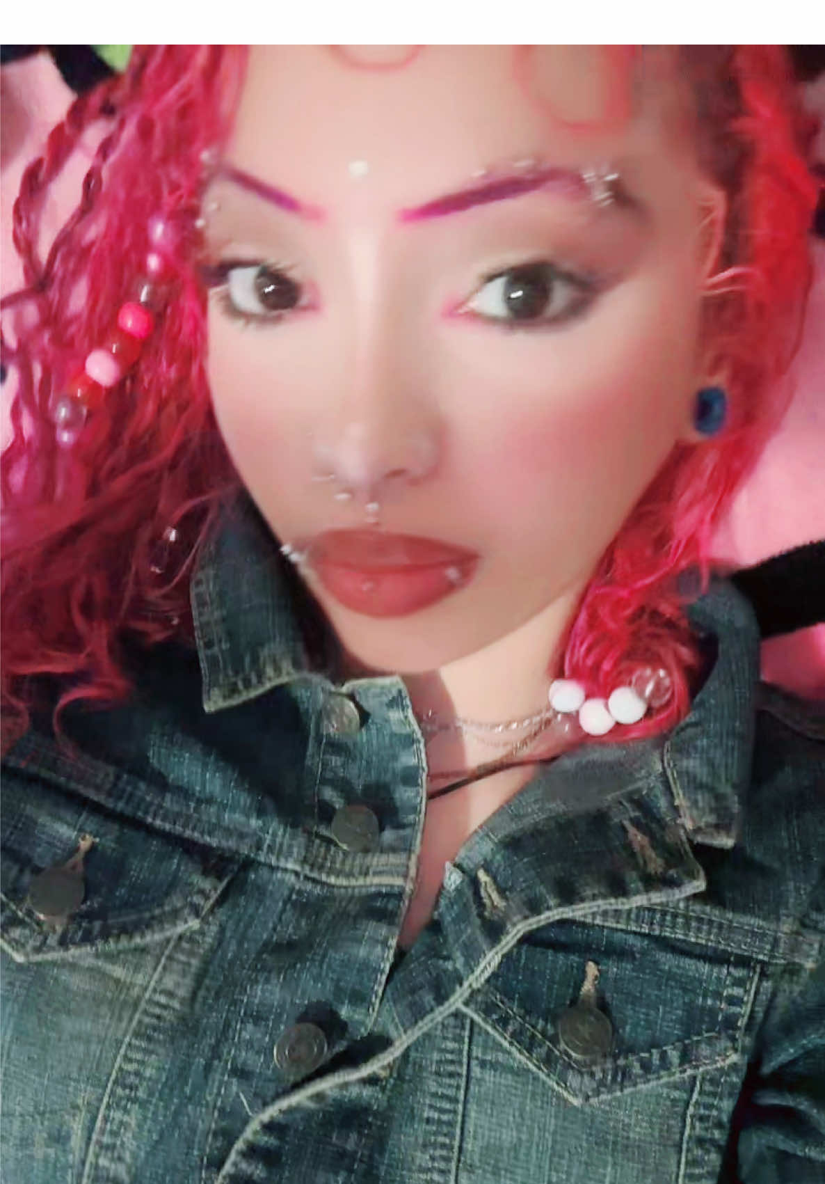 @>:)