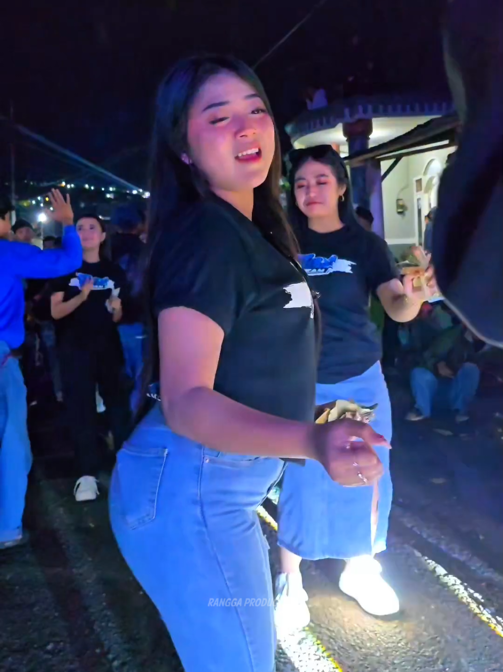 @𝙈𝙐𝙎𝙄𝘾 𝙍𝘼𝙉𝘿𝙊𝙈 👅