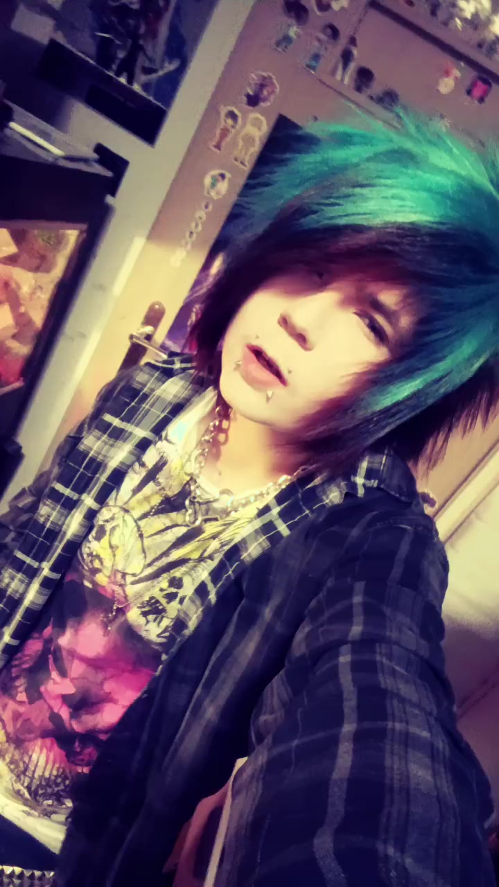 @Victor ⍟.⎊.✪ (｡&acute;-&omega;･) ᶻ 𝗓 𐰁