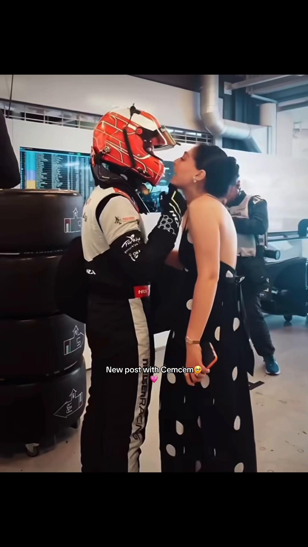 @ᥫ᭡.