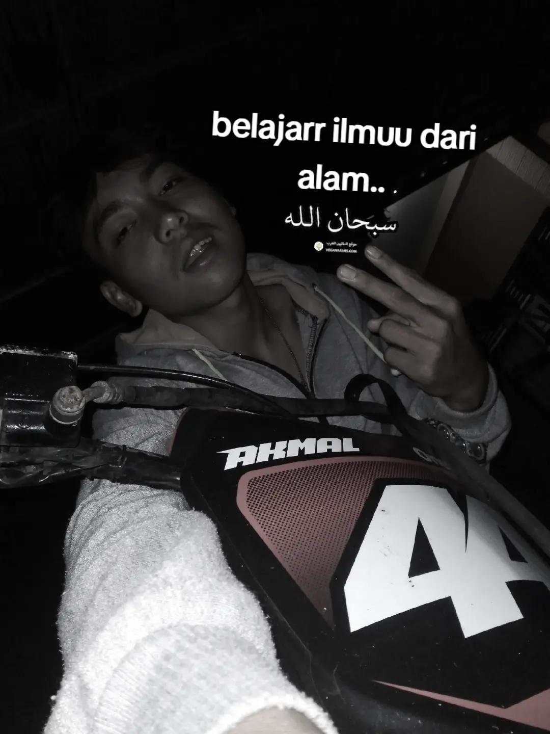 @galawgenz_>