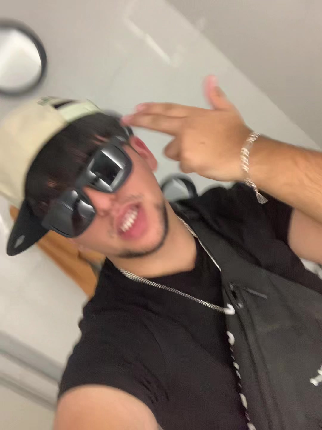 @👹