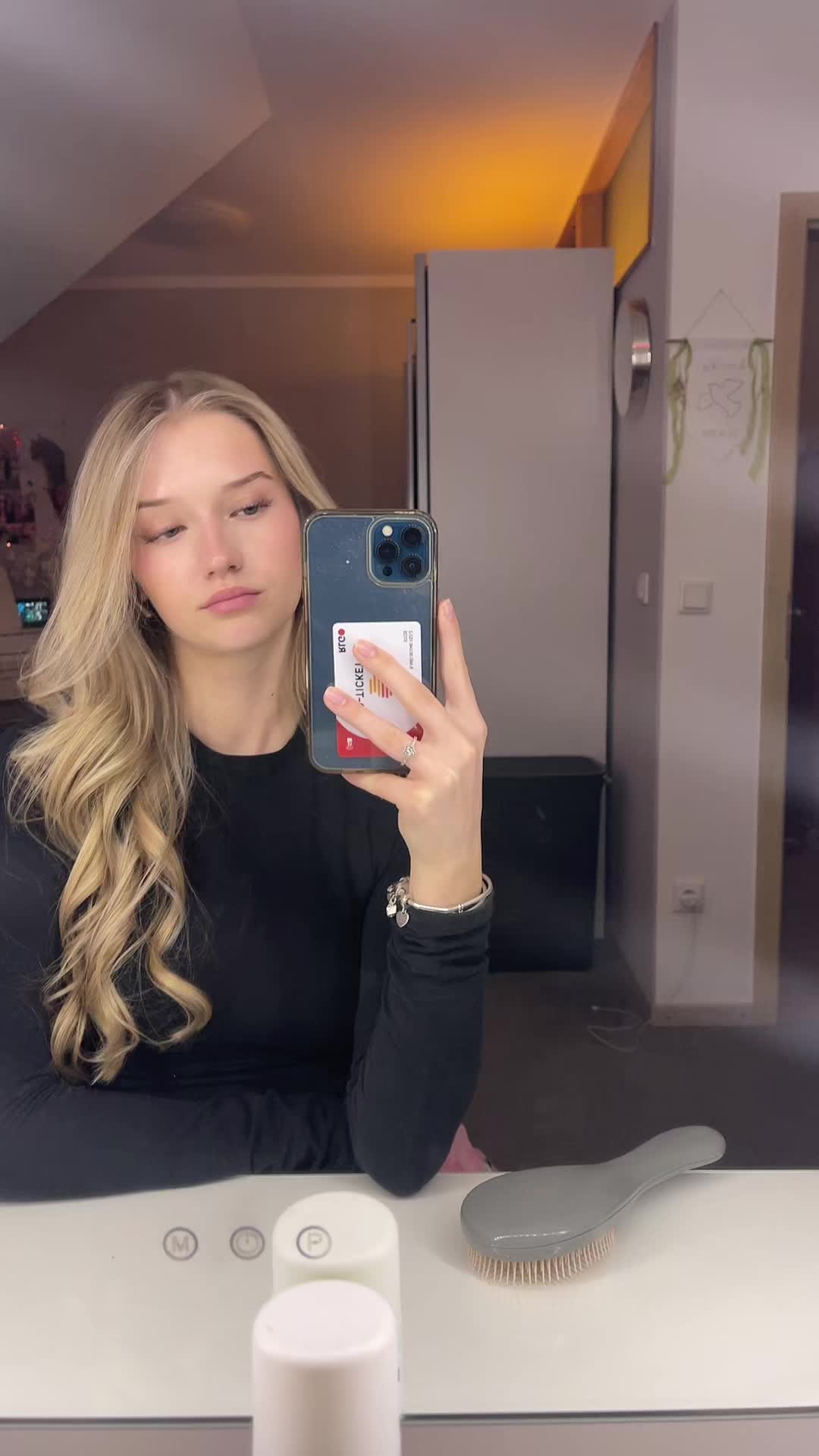 @❥𝓐𝓷𝓷𝓲𝓴𝓪
