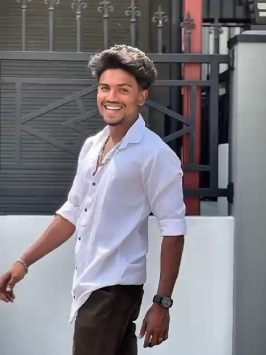 @𝗦𝗠𝗜𝗟𝗘 𝗞𝗜𝗟𝗟𝗘𝗥.🖤