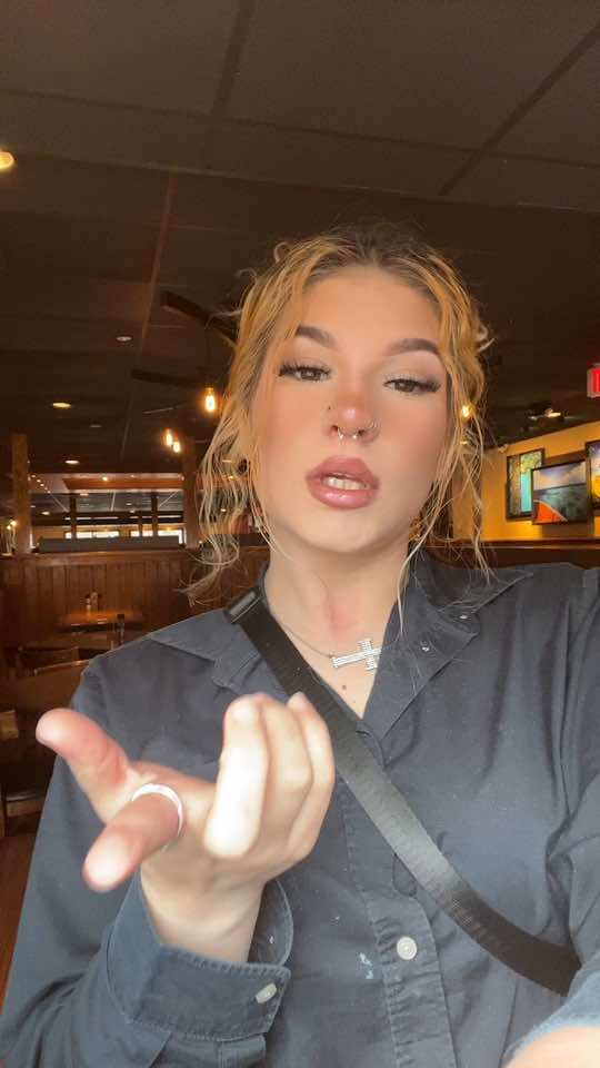 @ella🦋