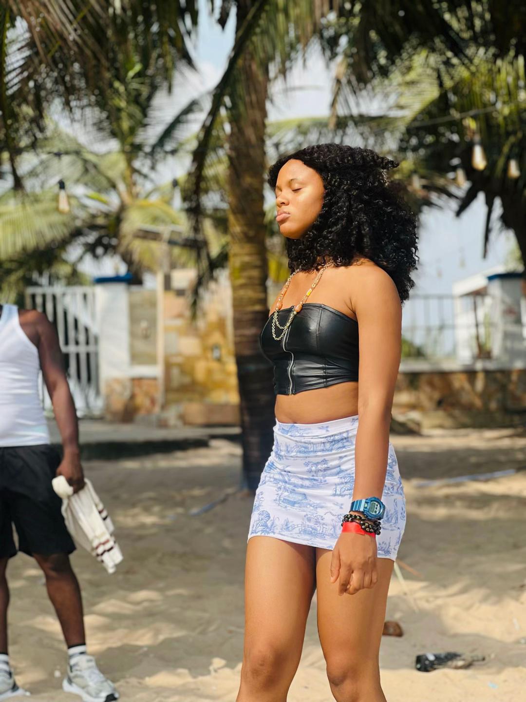@afroblueries