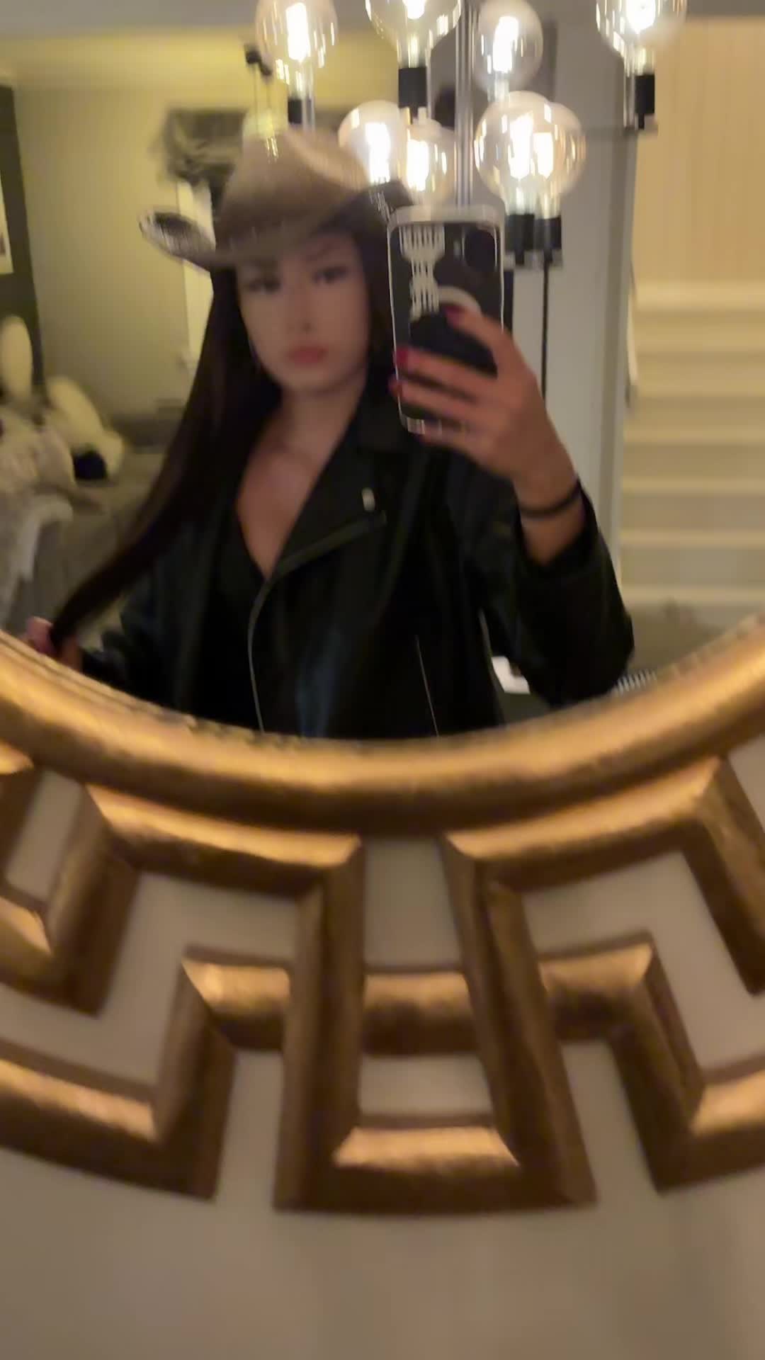 @𝑨𝑵𝑮𝑬𝑳𝑰𝑵𝑬 𝑻𝑽𝑬𝑰𝑻𝑶
