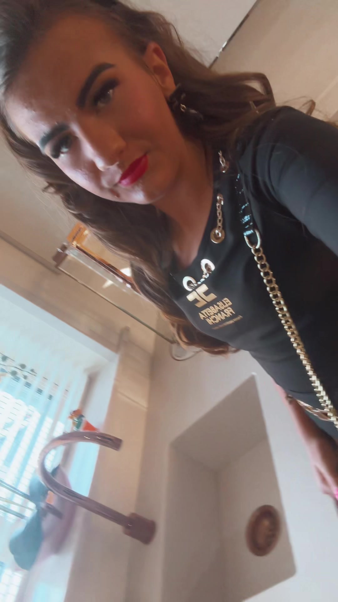 @👩🏽🫶🏼