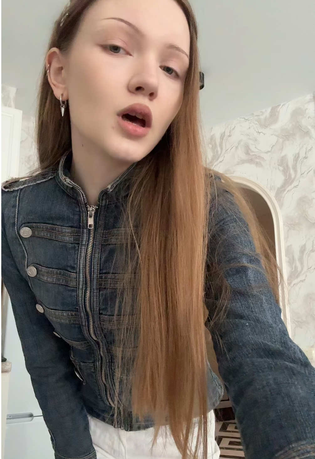 @лиза.