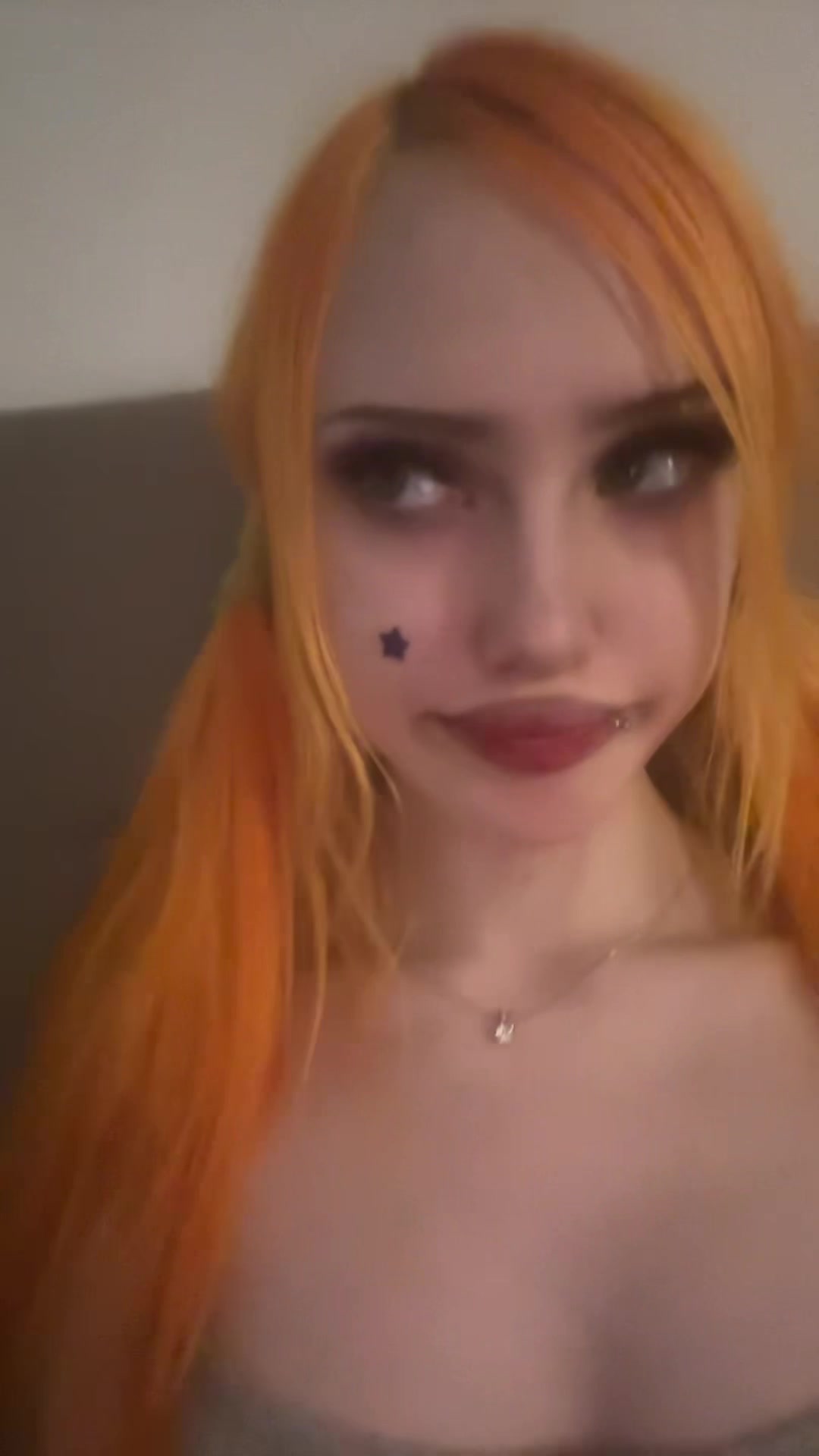 @🙎🏼&zwj;♀️