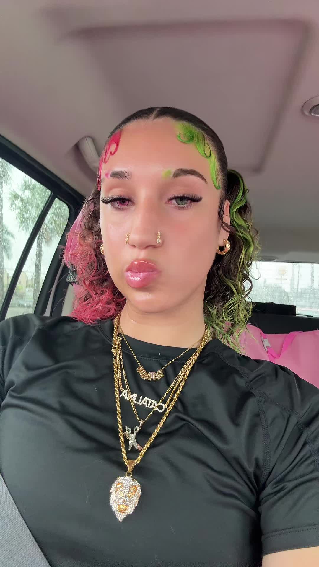 @Nichole_11_