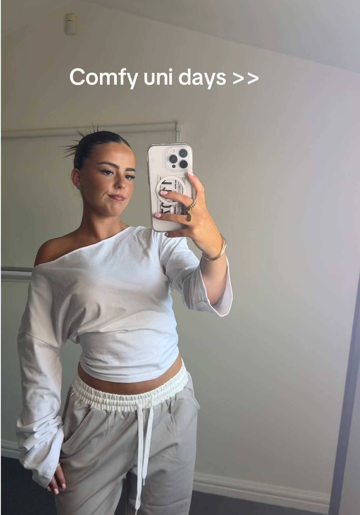 @JEMMA MOSCHINI
